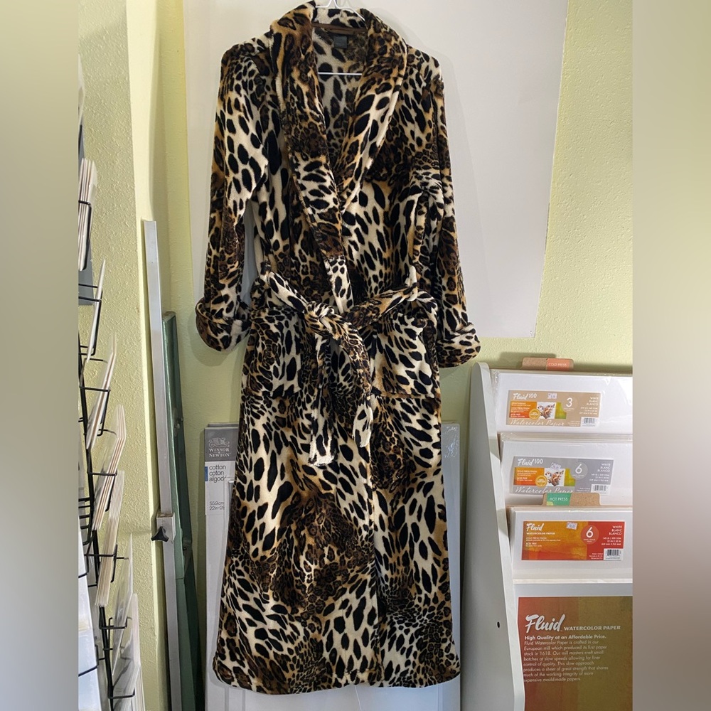 Natori Leopard Print Robe - Picture 2 of 6
